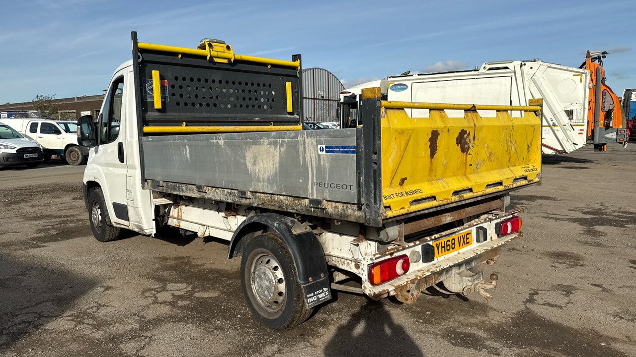 PEUGEOT BOXER 355 2.0 BlueHDi 130ps - Furgoneta basculante: foto 4 PEUGEOT BOXER 355 2.0 BlueHDi 130ps - Furgoneta basculante: foto 4