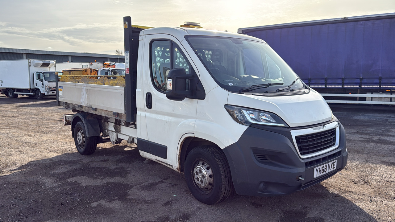 PEUGEOT BOXER 355 2.0 BlueHDi 130ps - Furgoneta basculante: foto 1 PEUGEOT BOXER 355 2.0 BlueHDi 130ps - Furgoneta basculante: foto 1