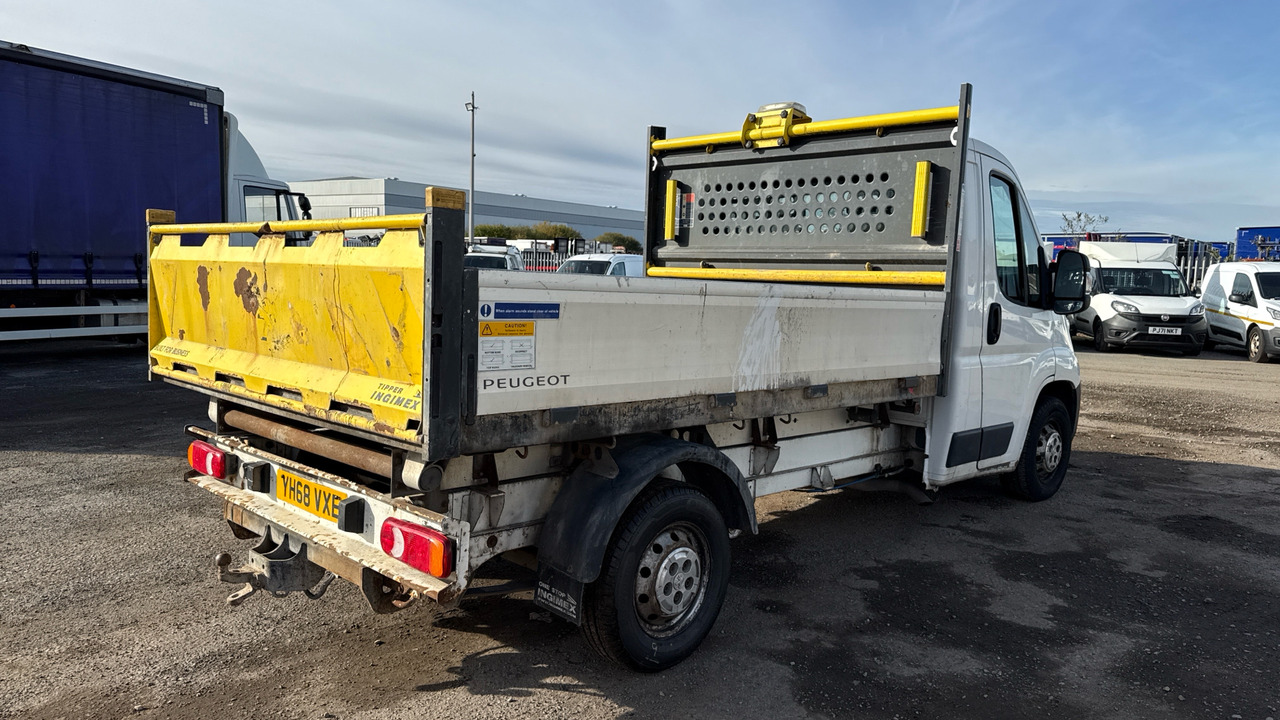 PEUGEOT BOXER 355 2.0 BlueHDi 130ps - Furgoneta basculante: foto 5 PEUGEOT BOXER 355 2.0 BlueHDi 130ps - Furgoneta basculante: foto 5