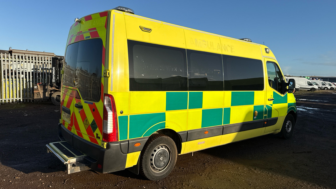 RENAULT MASTER 150.39 - Ambulancia: foto 4 RENAULT MASTER 150.39 - Ambulancia: foto 4