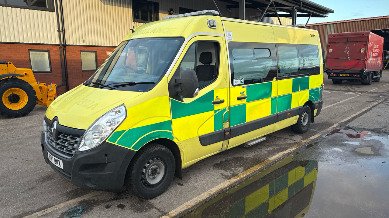 RENAULT MASTER 150.39 - Ambulancia: foto 2 RENAULT MASTER 150.39 - Ambulancia: foto 2