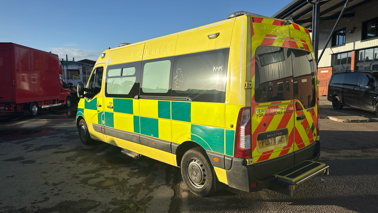 RENAULT MASTER 150.39 - Ambulancia: foto 3 RENAULT MASTER 150.39 - Ambulancia: foto 3