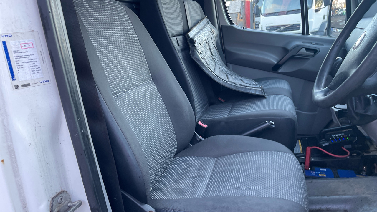 VOLKSWAGEN CRAFTER CR50 PLUS 2.5 TDI - Furgón: foto 5 VOLKSWAGEN CRAFTER CR50 PLUS 2.5 TDI - Furgón: foto 5