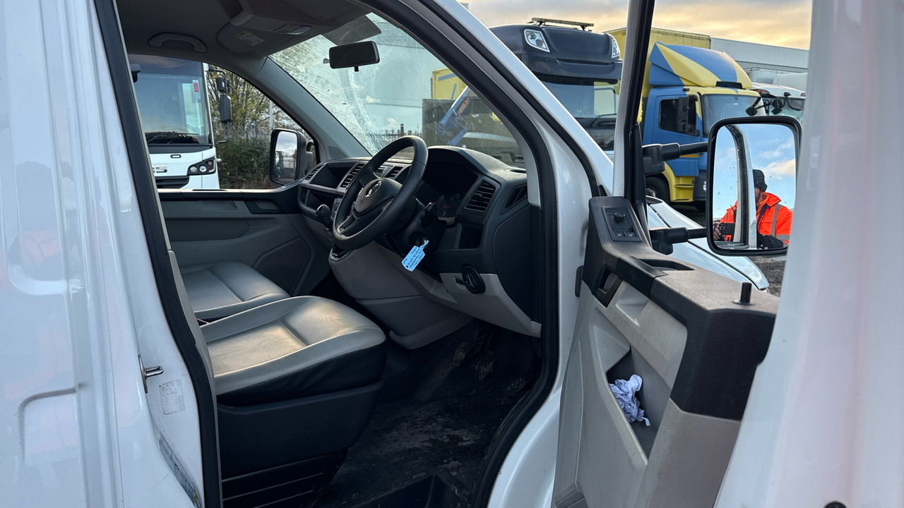 VOLKSWAGEN TRANSPORTER T30 2.0 TDI BMT 140PS - Furgoneta caja abierta: foto 5 VOLKSWAGEN TRANSPORTER T30 2.0 TDI BMT 140PS - Furgoneta caja abierta: foto 5