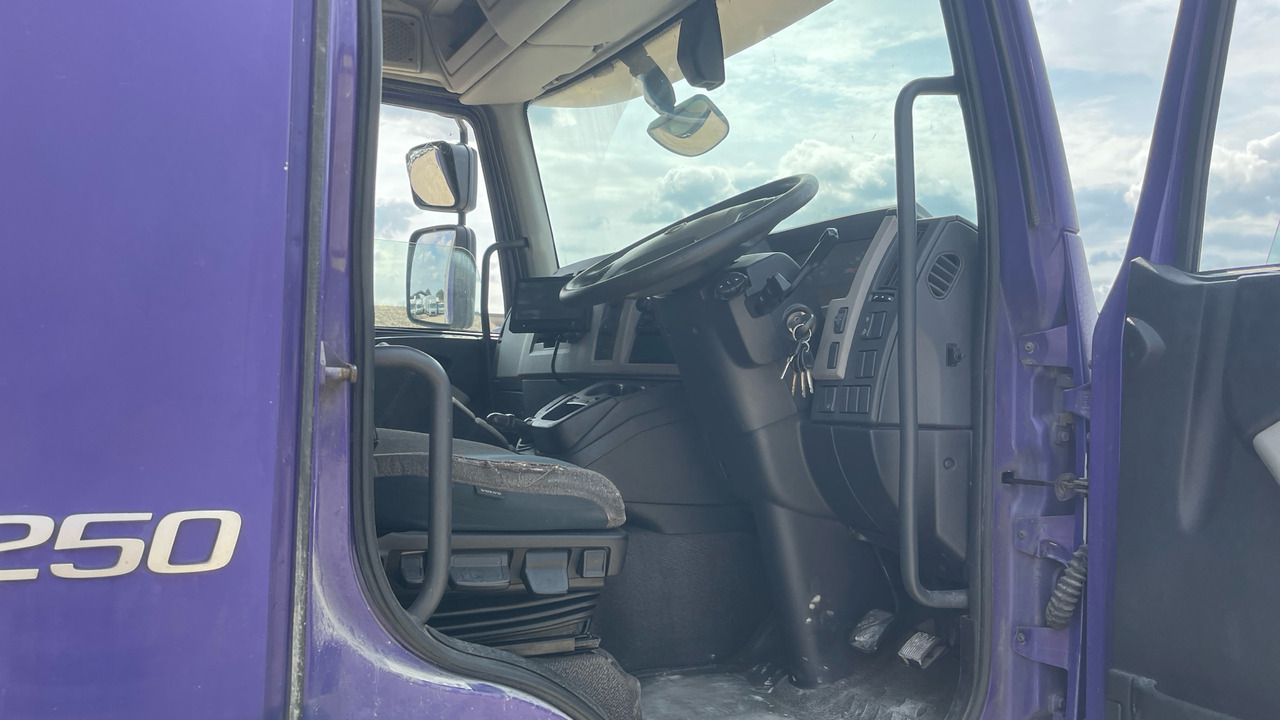 VOLVO FL 250 - Camión lona: foto 5 VOLVO FL 250 - Camión lona: foto 5