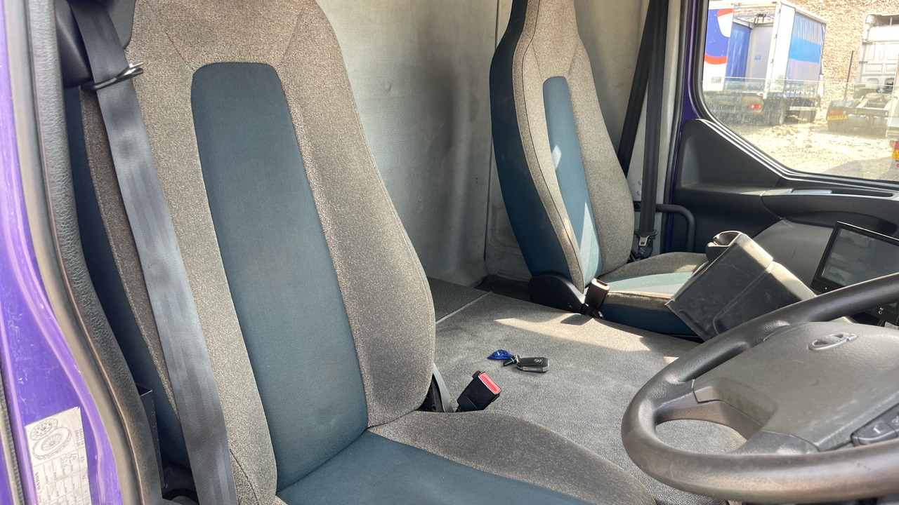Camión lona VOLVO FL 250: foto 8