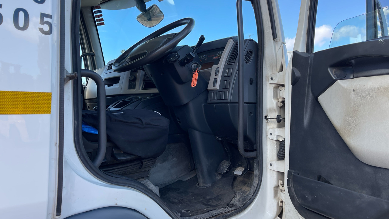 VOLVO FL 250 - Camión portacontenedor de cadenas: foto 5 VOLVO FL 250 - Camión portacontenedor de cadenas: foto 5