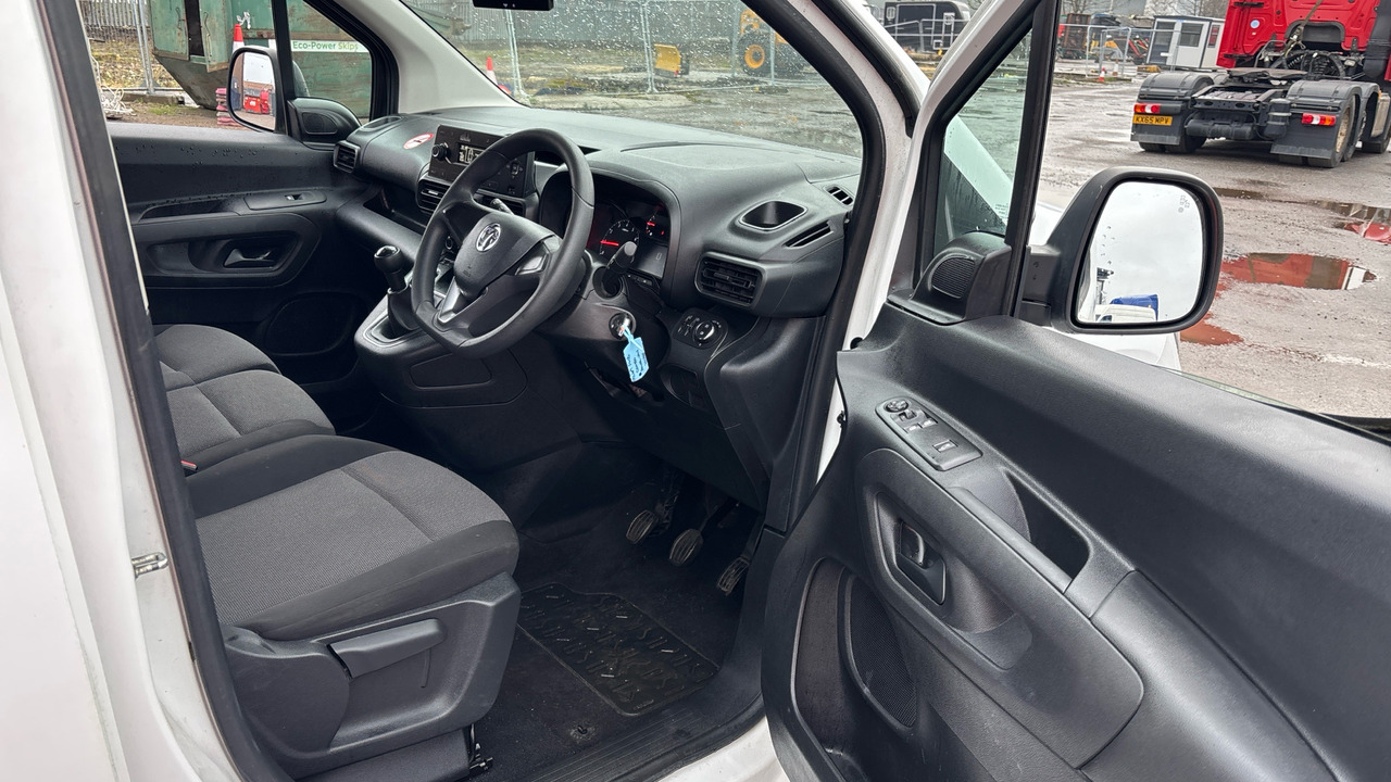 Vauxhall Combo Cargo 2300 1.5 TURBO D 100PS - Furgoneta pequeña: foto 5 Vauxhall Combo Cargo 2300 1.5 TURBO D 100PS - Furgoneta pequeña: foto 5