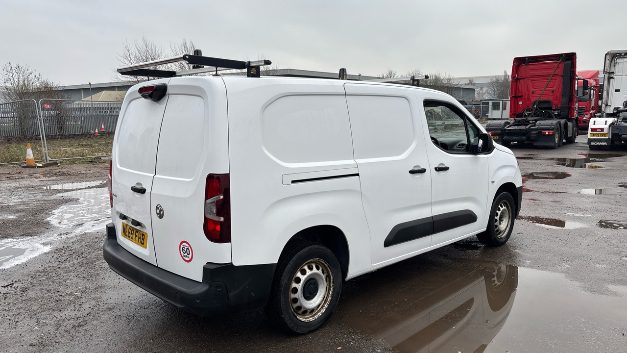 Vauxhall Combo Cargo 2300 1.5 TURBO D 100PS - Furgoneta pequeña: foto 4 Vauxhall Combo Cargo 2300 1.5 TURBO D 100PS - Furgoneta pequeña: foto 4