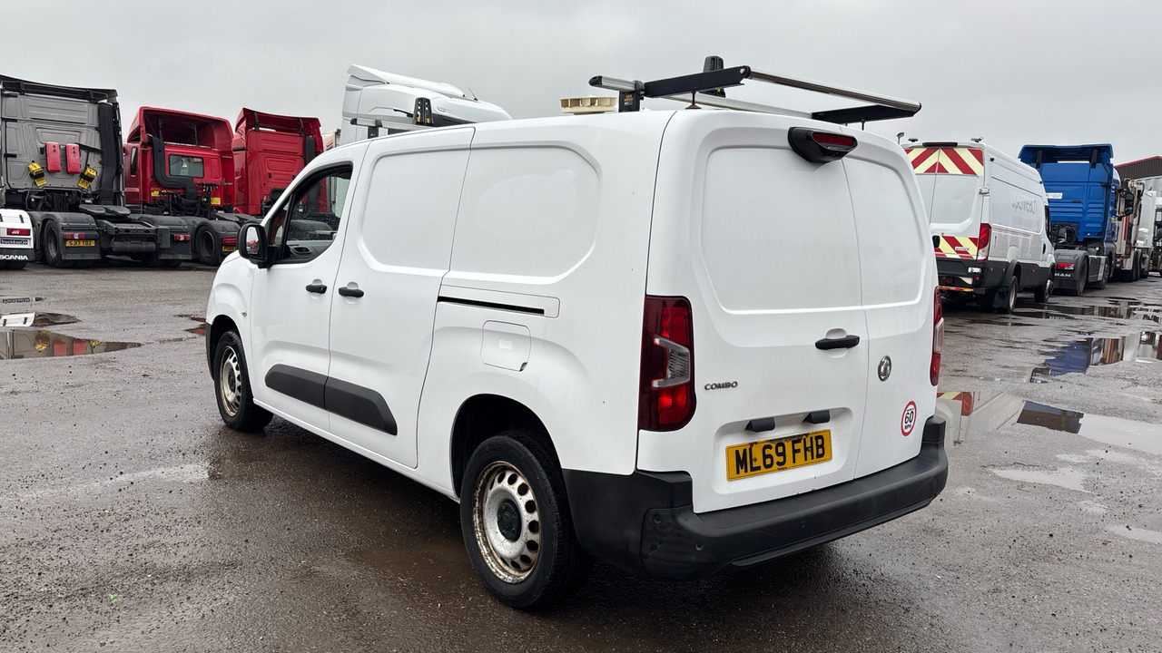 Vauxhall Combo Cargo 2300 1.5 TURBO D 100PS - Furgoneta pequeña: foto 3 Vauxhall Combo Cargo 2300 1.5 TURBO D 100PS - Furgoneta pequeña: foto 3