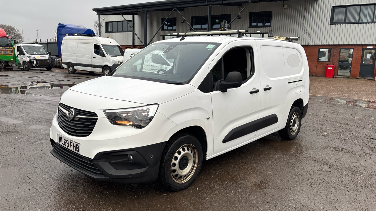 Vauxhall Combo Cargo 2300 1.5 TURBO D 100PS - Furgoneta pequeña: foto 2 Vauxhall Combo Cargo 2300 1.5 TURBO D 100PS - Furgoneta pequeña: foto 2