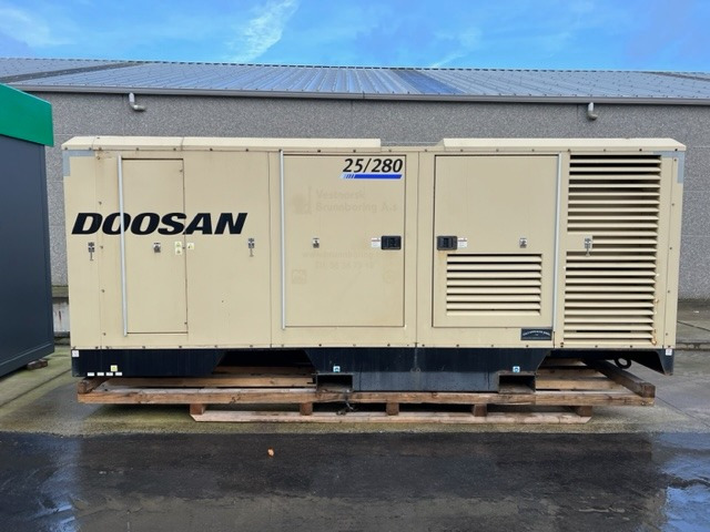 Doosan 25/280 XHP1000WCAT-T4 - Compresor de aire: foto 1 Doosan 25/280 XHP1000WCAT-T4 - Compresor de aire: foto 1