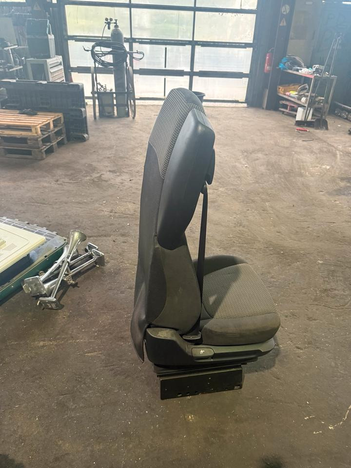 DAF XF 460 Euro6 Beifahrersitz - Asiento para Camión: foto 3 DAF XF 460 Euro6 Beifahrersitz - Asiento para Camión: foto 3