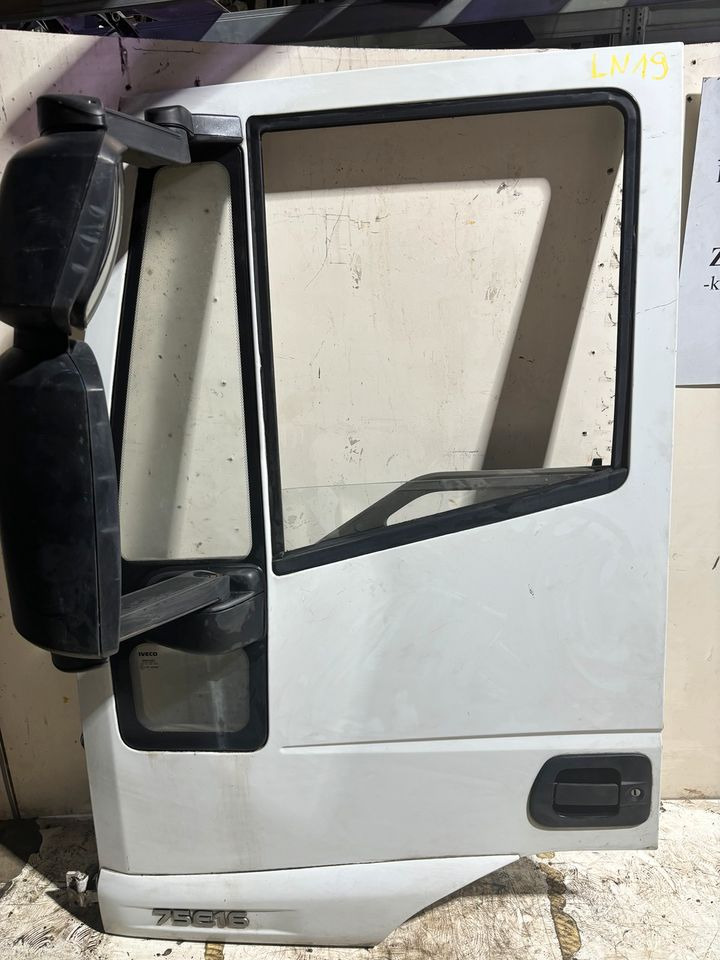 IVECO Euro Cargo Fahrertür, weiß,Spiegel&Verkleidung LN 19 - Puerta y piezas para Camión: foto 2 IVECO Euro Cargo Fahrertür, weiß,Spiegel&Verkleidung LN 19 - Puerta y piezas para Camión: foto 2