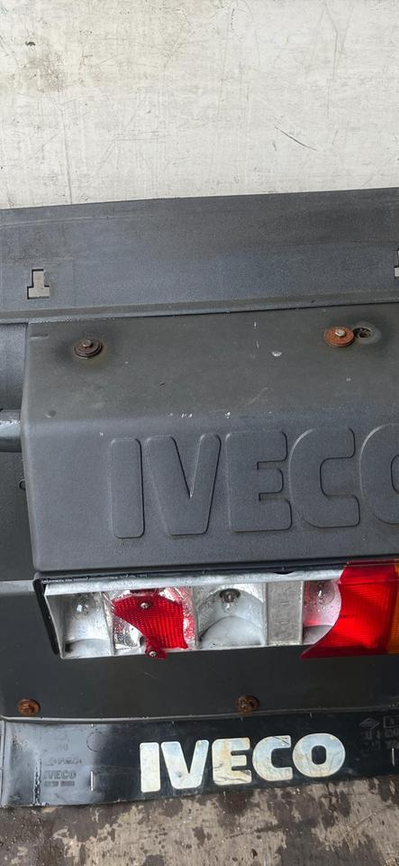IVECO Stralis 450 Kotflügel vorne rechts 41299389 / 41299388 - Guardabarros para Camión: foto 3 IVECO Stralis 450 Kotflügel vorne rechts 41299389 / 41299388 - Guardabarros para Camión: foto 3