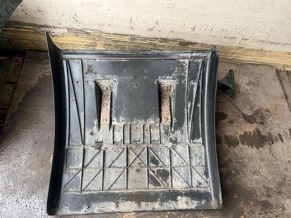 IVECO Stralis 450 Kotflügel vorne rechts 41299389 / 41299388 - Guardabarros para Camión: foto 5 IVECO Stralis 450 Kotflügel vorne rechts 41299389 / 41299388 - Guardabarros para Camión: foto 5