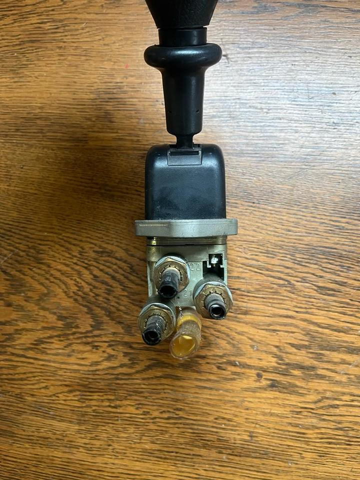 MAN Bremsventil Feststellbremse Handbremsventil 81.52315.6188 - Válvula de freno para Camión: foto 3 MAN Bremsventil Feststellbremse Handbremsventil 81.52315.6188 - Válvula de freno para Camión: foto 3