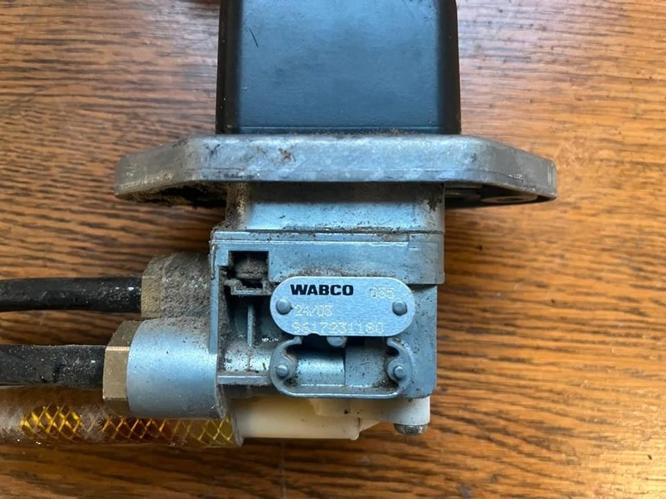 MAN Bremsventil Feststellbremse Handbremsventil 9617231180 - Válvula de freno para Camión: foto 2 MAN Bremsventil Feststellbremse Handbremsventil 9617231180 - Válvula de freno para Camión: foto 2