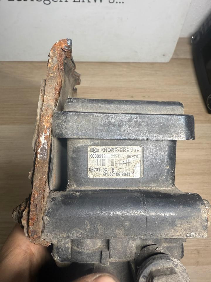 MAN KNORR-BREMSE EBS Ventil K000913 81.52106.6041 - Válvula para Camión: foto 4 MAN KNORR-BREMSE EBS Ventil K000913 81.52106.6041 - Válvula para Camión: foto 4