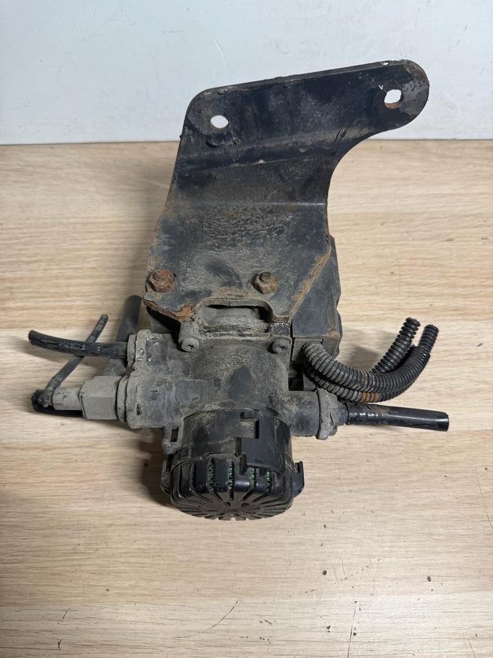 MAN KNORR-BREMSE EBS Ventil K021204 81.52106-6049 - Válvula para Camión: foto 2 MAN KNORR-BREMSE EBS Ventil K021204 81.52106-6049 - Válvula para Camión: foto 2