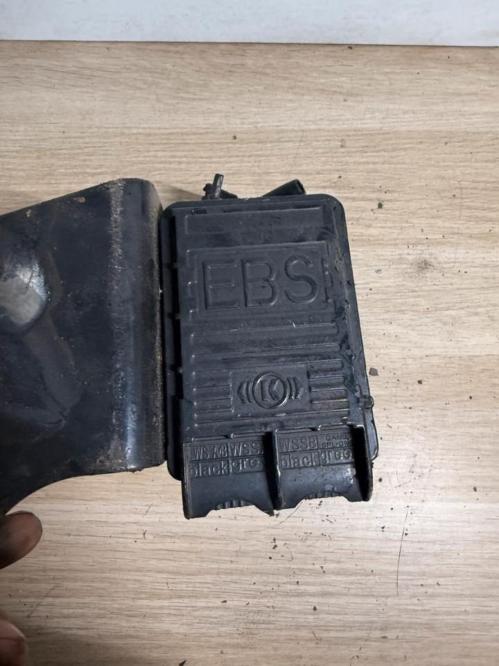 MAN KNORR-BREMSE EBS Ventil K050211 81.52106-6067 - Válvula para Camión: foto 4 MAN KNORR-BREMSE EBS Ventil K050211 81.52106-6067 - Válvula para Camión: foto 4