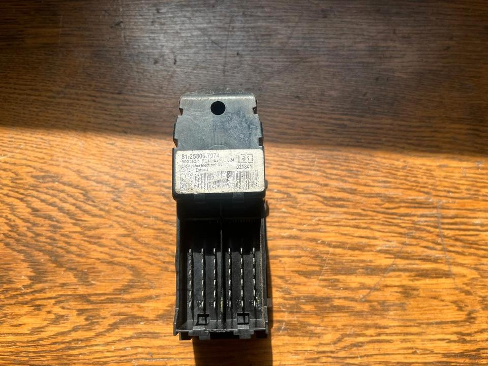 MAN Schalterleiste Fensterheber Schalter 81258067074 - Ventana y piezas para Camión: foto 3 MAN Schalterleiste Fensterheber Schalter 81258067074 - Ventana y piezas para Camión: foto 3