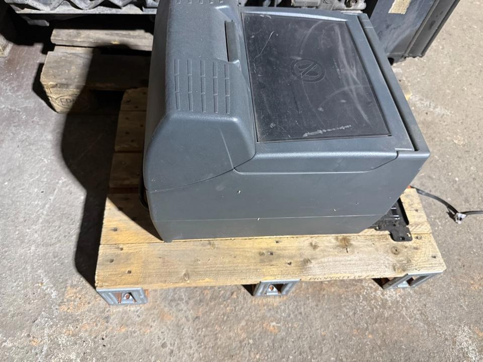 MAN TGA Kühlschrank 81.63910.6016 - Cabina e interior para Camión: foto 4 MAN TGA Kühlschrank 81.63910.6016 - Cabina e interior para Camión: foto 4