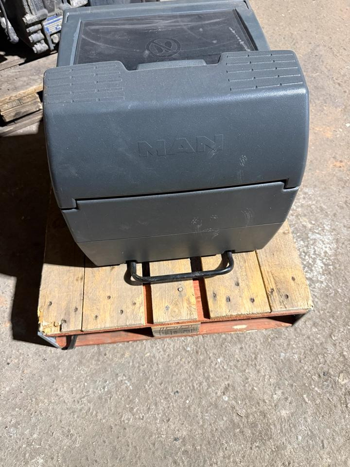 MAN TGA Kühlschrank 81.63910.6016 - Cabina e interior para Camión: foto 1 MAN TGA Kühlschrank 81.63910.6016 - Cabina e interior para Camión: foto 1