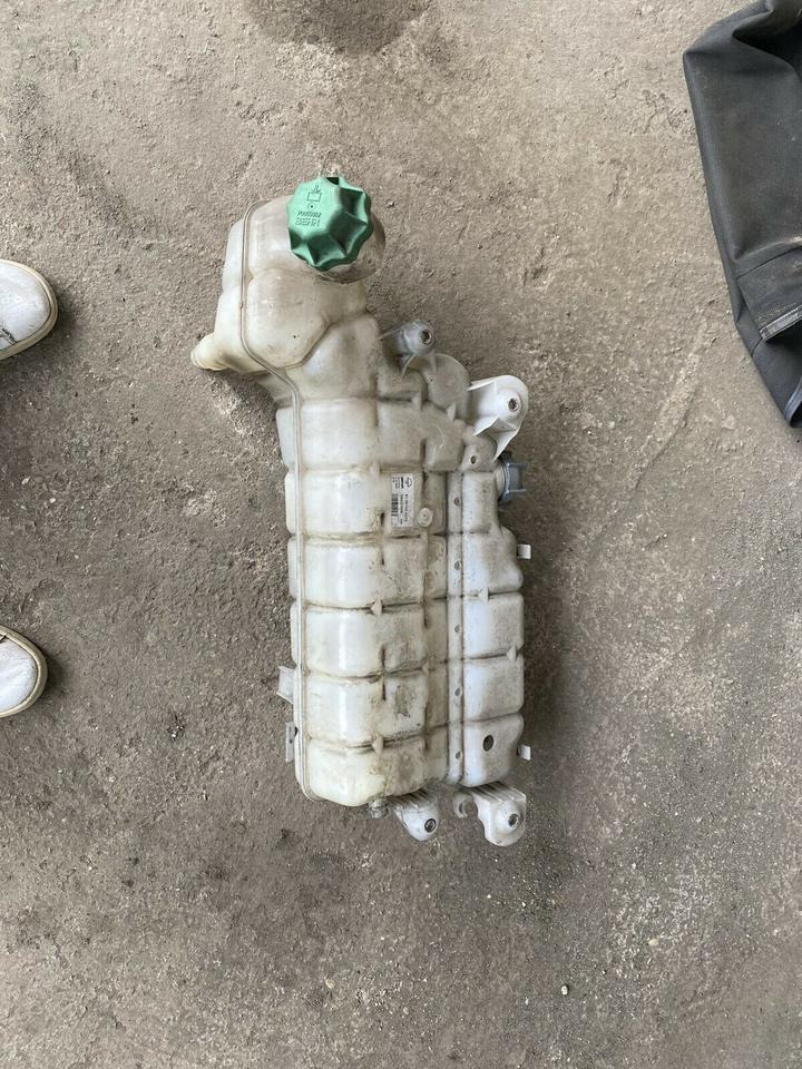 MAN TGL Ausgleichsbehälter Kühlmittel 81061026228 81061026233 - Depósito de expansión para Camión: foto 1 MAN TGL Ausgleichsbehälter Kühlmittel 81061026228 81061026233 - Depósito de expansión para Camión: foto 1