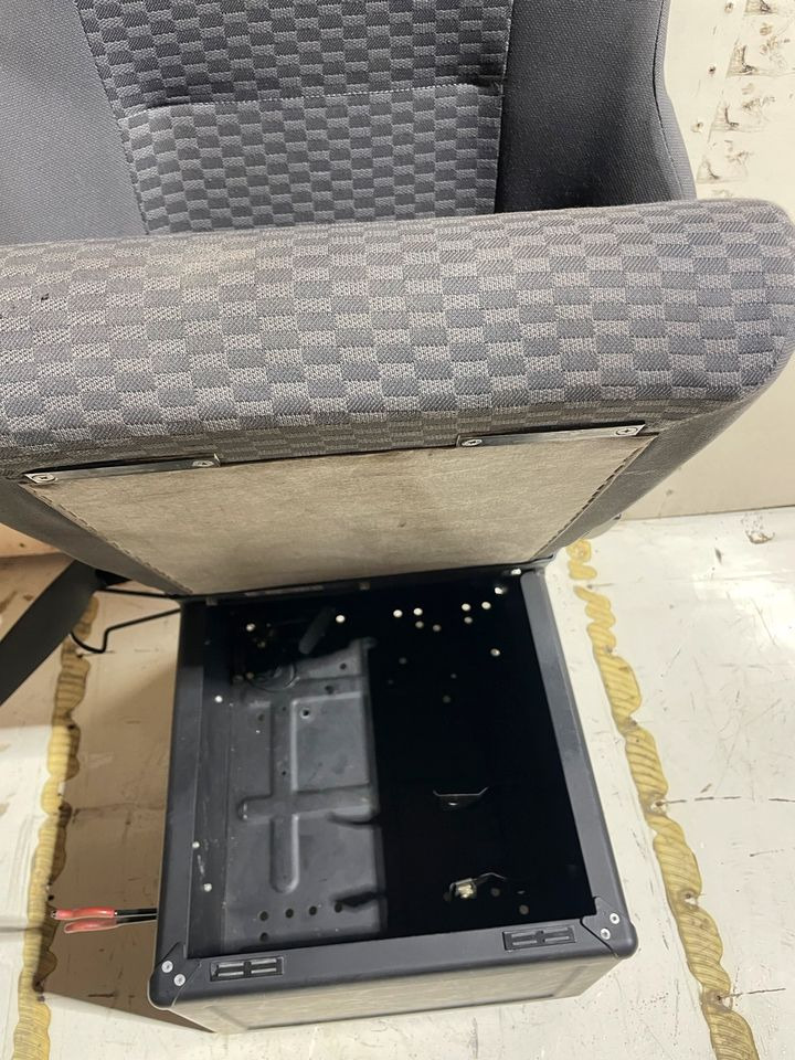 MAN TGL/TGA/TGM EURO 3/4 Beifahrersitz - Asiento para Camión: foto 4 MAN TGL/TGA/TGM EURO 3/4 Beifahrersitz - Asiento para Camión: foto 4