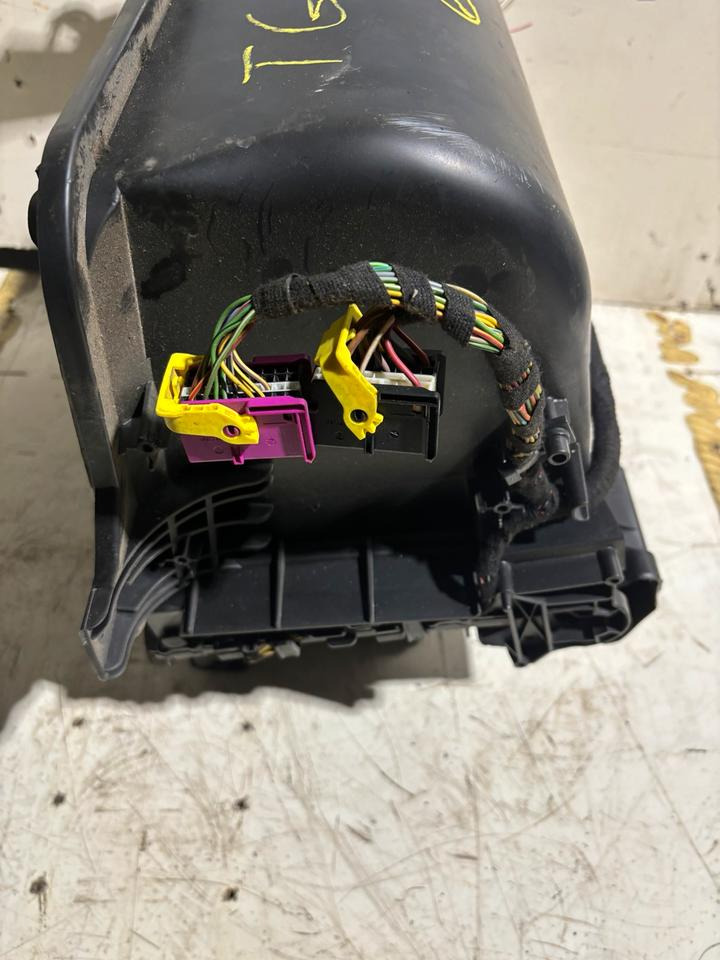 MAN TGX/TGS Innenraum Gebläse/Heizung 81.61900.6400 - Ventilador para Camión: foto 4 MAN TGX/TGS Innenraum Gebläse/Heizung 81.61900.6400 - Ventilador para Camión: foto 4