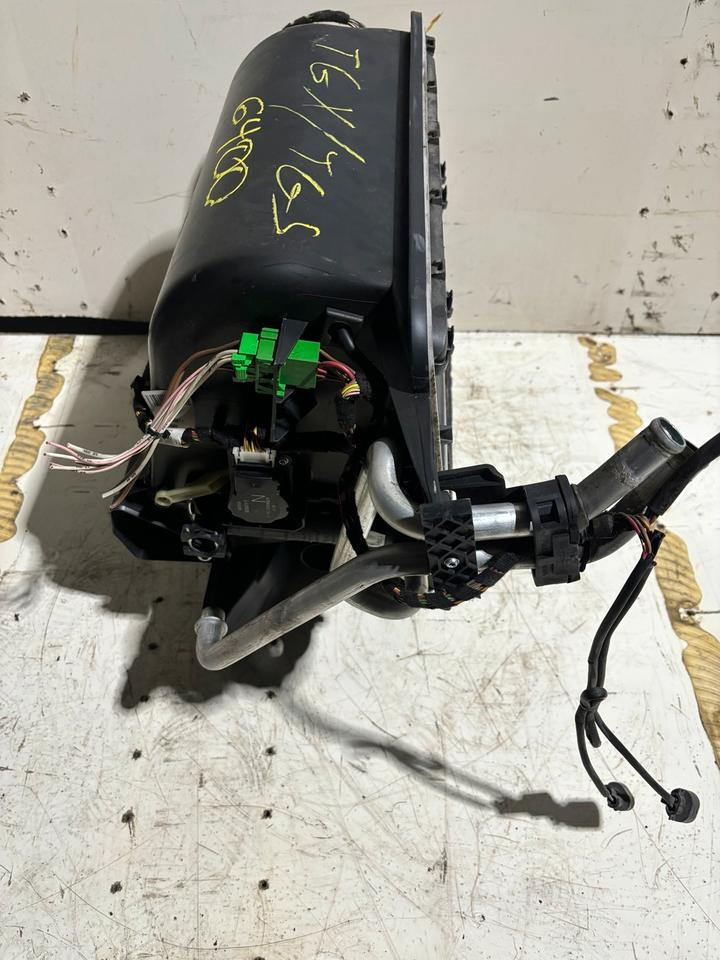 MAN TGX/TGS Innenraum Gebläse/Heizung 81.61900.6400 - Ventilador para Camión: foto 3 MAN TGX/TGS Innenraum Gebläse/Heizung 81.61900.6400 - Ventilador para Camión: foto 3