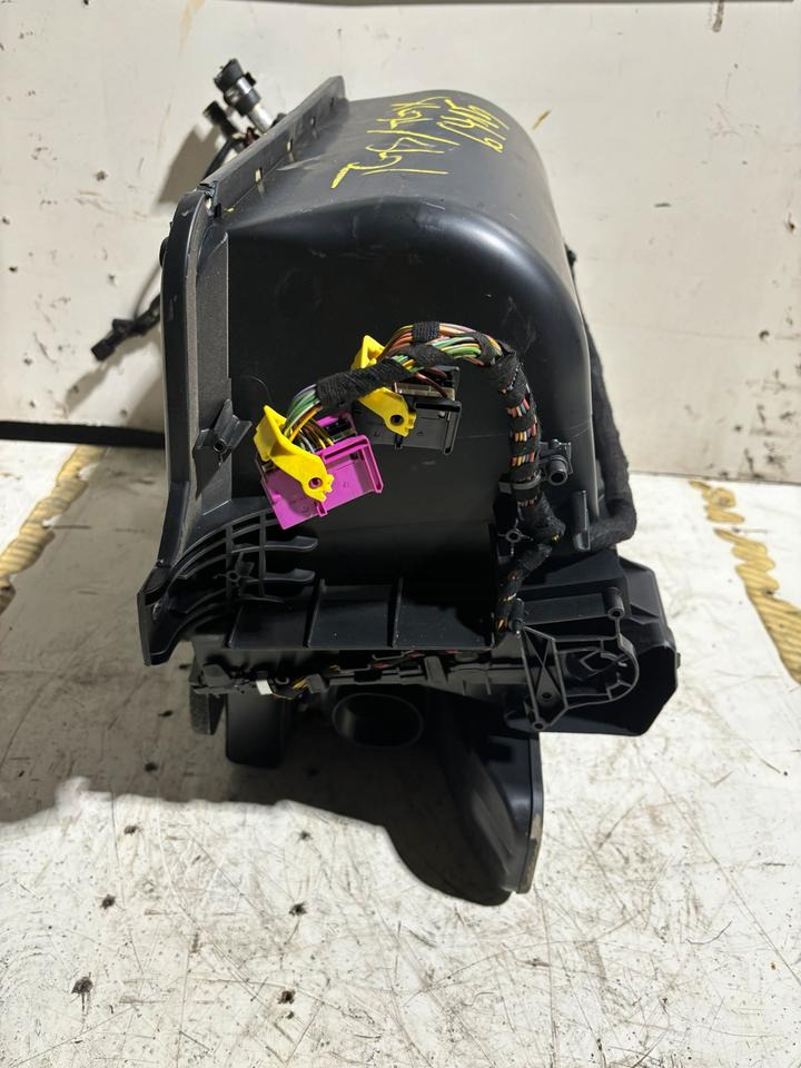 MAN TGX/TGS Innenraum Gebläse/Heizung 81.61900.6415 - Ventilador para Camión: foto 4 MAN TGX/TGS Innenraum Gebläse/Heizung 81.61900.6415 - Ventilador para Camión: foto 4