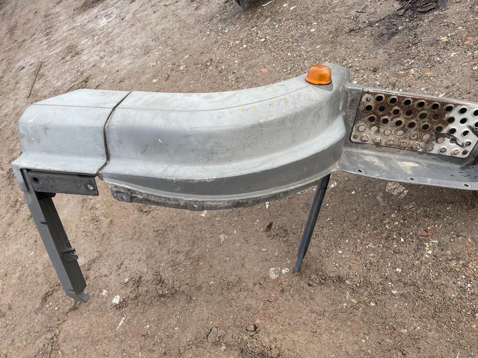 Mercedes AXOR Einstieg Links Kotflügel - Peldaño para Camión: foto 2 Mercedes AXOR Einstieg Links Kotflügel - Peldaño para Camión: foto 2