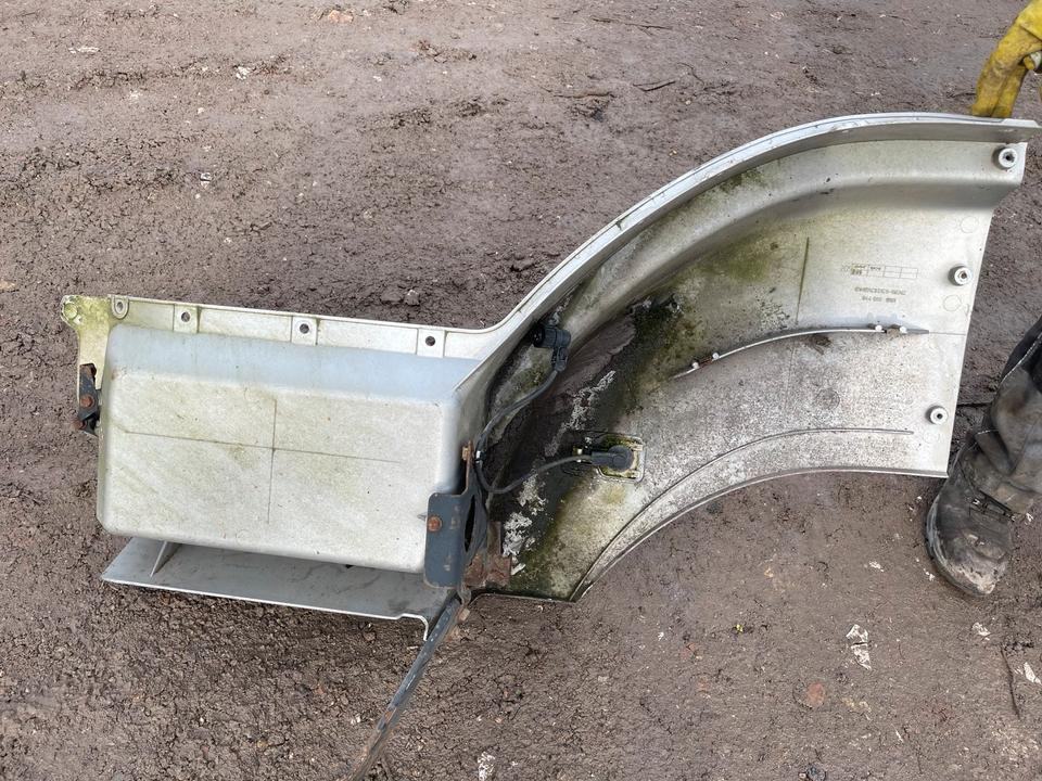 Mercedes AXOR Einstieg Rechts Kotflügel - Peldaño para Camión: foto 2 Mercedes AXOR Einstieg Rechts Kotflügel - Peldaño para Camión: foto 2
