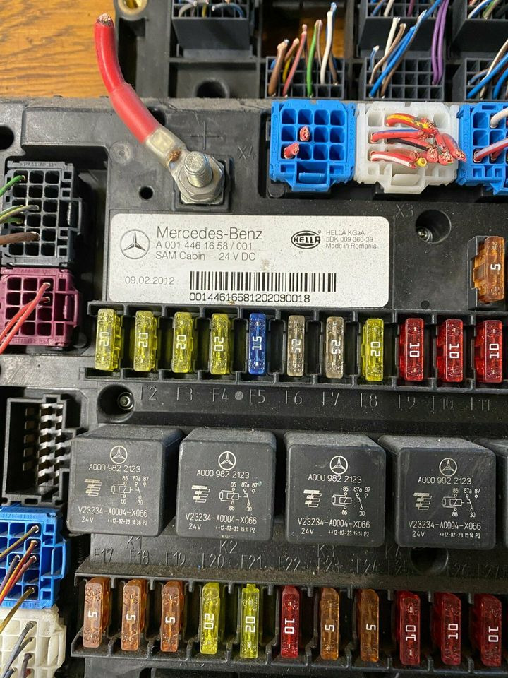 Mercedes Actros MP4 Sicherungskasten A 001 446 16 58 - Fusible para Camión: foto 2 Mercedes Actros MP4 Sicherungskasten A 001 446 16 58 - Fusible para Camión: foto 2