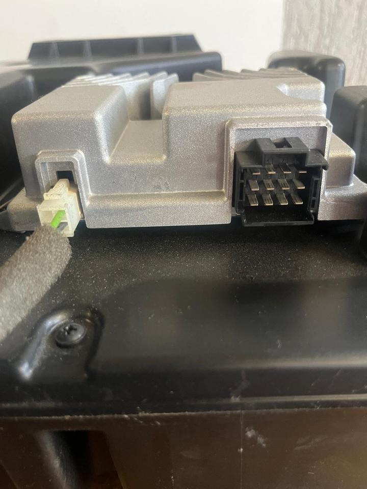 Mercedes Actros MP4 Subwoofer Soundsystem Bass A0018206202 - Salpicadero para Camión: foto 4 Mercedes Actros MP4 Subwoofer Soundsystem Bass A0018206202 - Salpicadero para Camión: foto 4