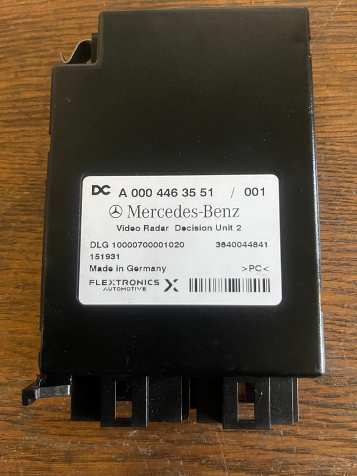 Mercedes Actros MP4 Video Radar Steuergerät A0004463551 - Unidad de control para Camión: foto 3 Mercedes Actros MP4 Video Radar Steuergerät A0004463551 - Unidad de control para Camión: foto 3