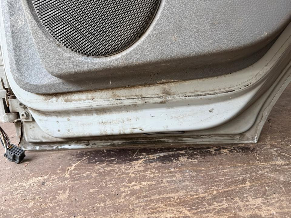 Mercedes Atego 2 Beifahrertür Grau Spiegel Innenverkleidung LN 70 - Puerta y piezas para Camión: foto 3 Mercedes Atego 2 Beifahrertür Grau Spiegel Innenverkleidung LN 70 - Puerta y piezas para Camión: foto 3