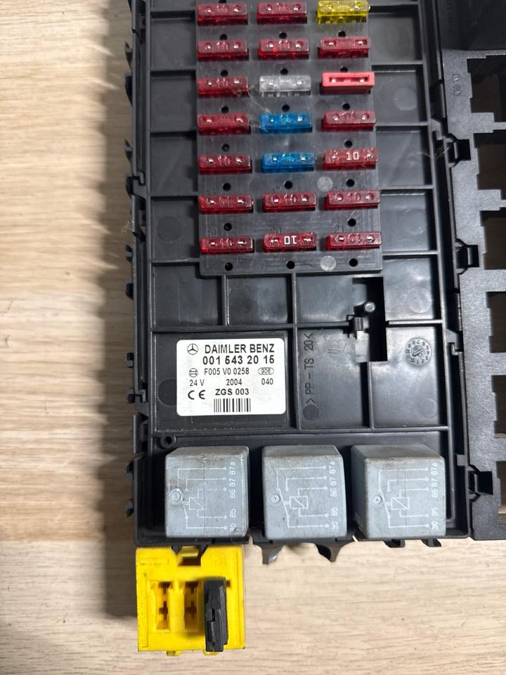 Mercedes Atego Sicherungskasten A0015432015 - Sistema eléctrico para Camión: foto 3 Mercedes Atego Sicherungskasten A0015432015 - Sistema eléctrico para Camión: foto 3