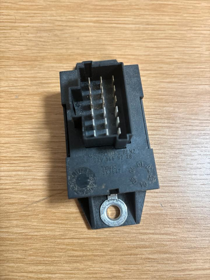 Mercedes Atego elektromagnetischer Filter A0295459228 - Sistema eléctrico para Camión: foto 2 Mercedes Atego elektromagnetischer Filter A0295459228 - Sistema eléctrico para Camión: foto 2