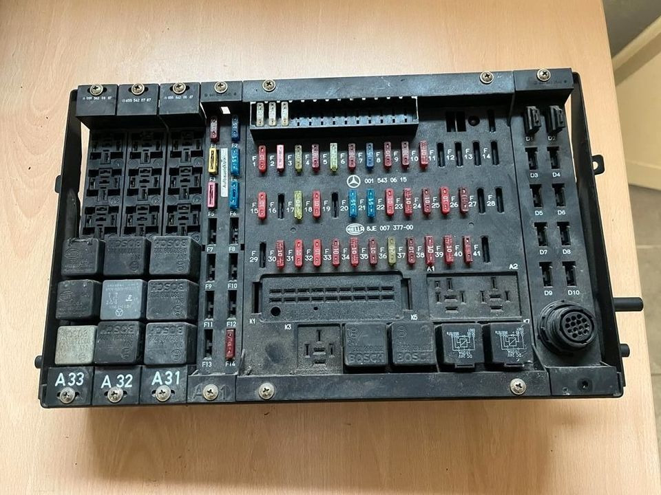 Mercedes Benz Actros Sicherungskasten 0015430615 - Fusible para Camión: foto 1 Mercedes Benz Actros Sicherungskasten 0015430615 - Fusible para Camión: foto 1