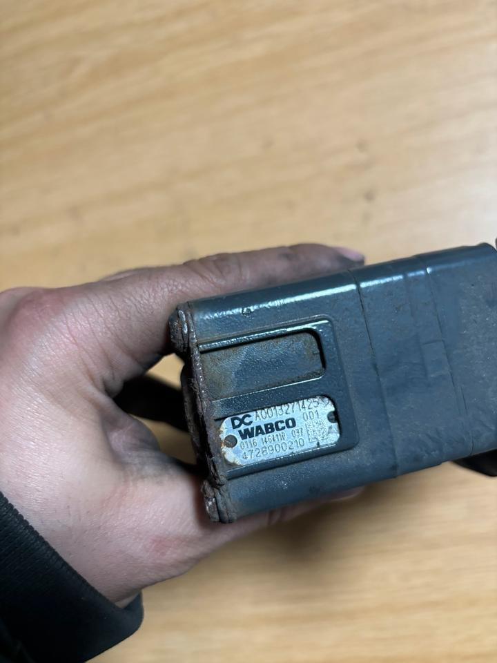 Mercedes Benz WABCO Magnetventil A0013271425 - Válvula de freno para Camión: foto 4 Mercedes Benz WABCO Magnetventil A0013271425 - Válvula de freno para Camión: foto 4