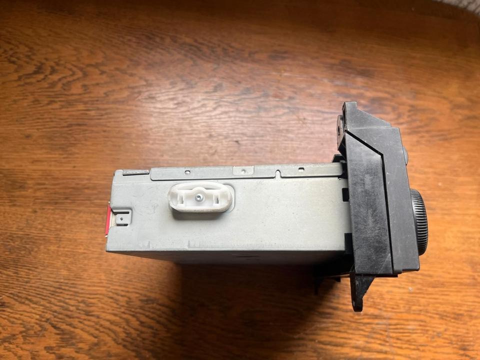 Mercedes Sprinter CD Radio 12V A9068200486 - Cabina e interior para Camión: foto 3 Mercedes Sprinter CD Radio 12V A9068200486 - Cabina e interior para Camión: foto 3