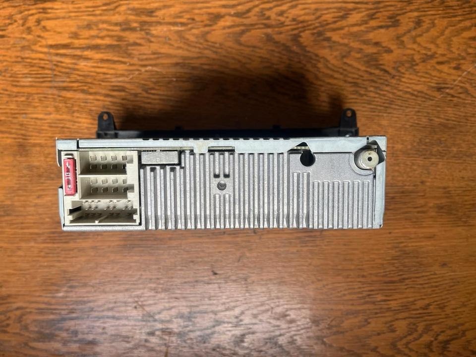 Mercedes Sprinter CD Radio 12V A9068200486 - Cabina e interior para Camión: foto 5 Mercedes Sprinter CD Radio 12V A9068200486 - Cabina e interior para Camión: foto 5