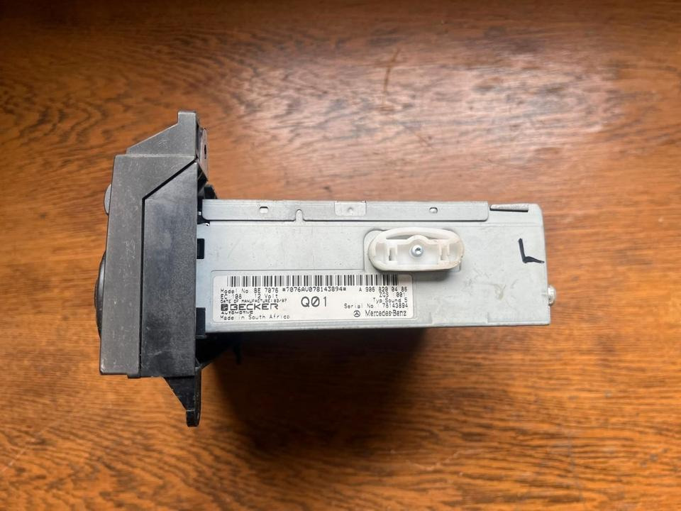 Mercedes Sprinter CD Radio 12V A9068200486 - Cabina e interior para Camión: foto 4 Mercedes Sprinter CD Radio 12V A9068200486 - Cabina e interior para Camión: foto 4