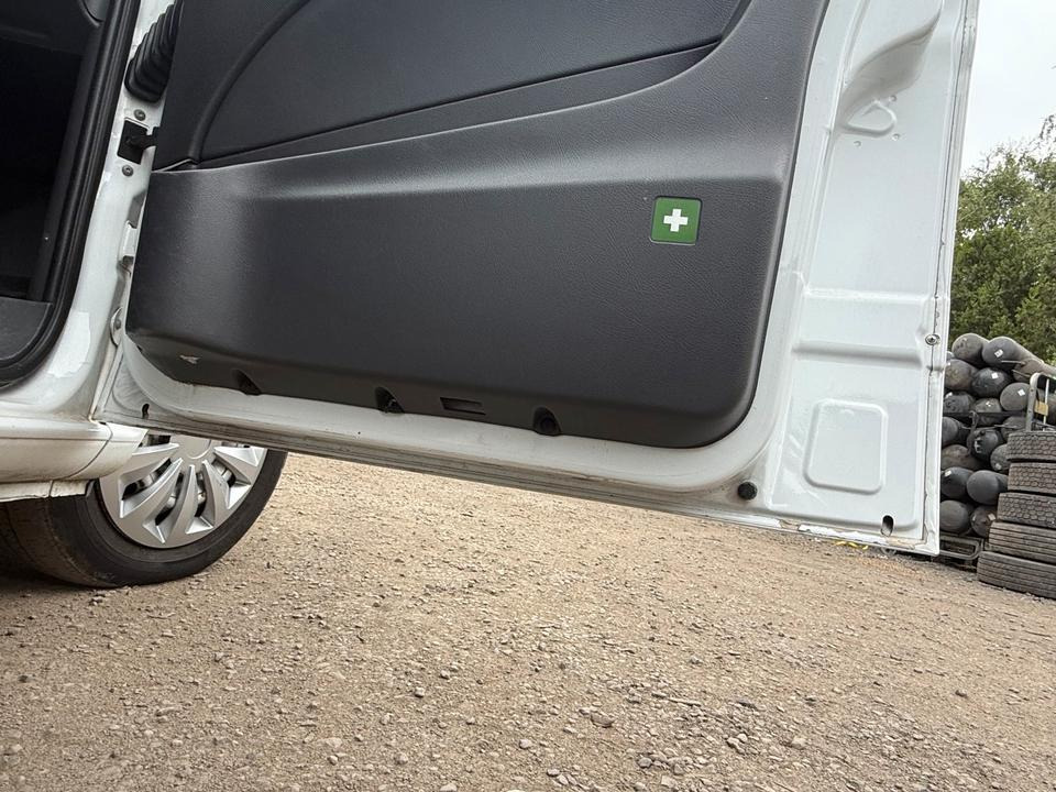 Mercedes VITO Beifahrertür Rechts komplett BJ 2012 - Puerta y piezas para Furgoneta: foto 4 Mercedes VITO Beifahrertür Rechts komplett BJ 2012 - Puerta y piezas para Furgoneta: foto 4