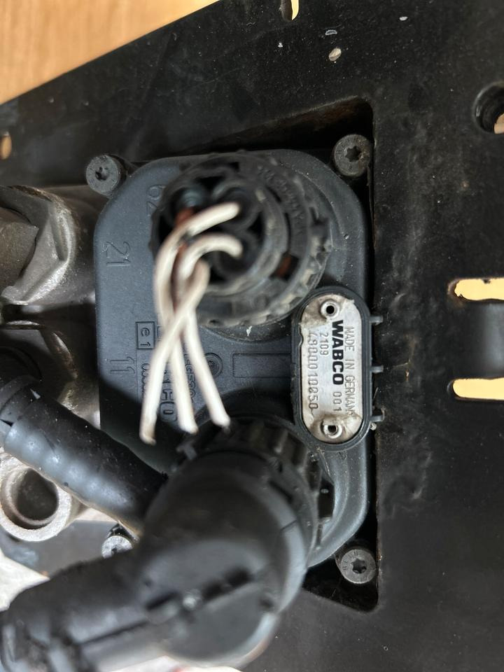 Wabco Bremssteuerventil 4800010050 - Válvula de freno para Camión: foto 3 Wabco Bremssteuerventil 4800010050 - Válvula de freno para Camión: foto 3