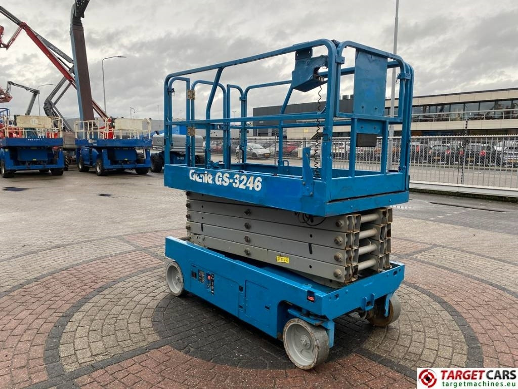 Genie GS-3246 Electric Scissor Work Lift 1175cm - Plataforma de tijeras: foto 2 Genie GS-3246 Electric Scissor Work Lift 1175cm - Plataforma de tijeras: foto 2
