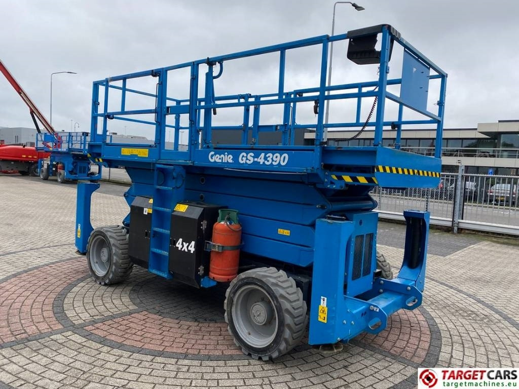 Genie GS-4390 RT LPG 4x4 Scissor Work Lift 1511cm - Plataforma de tijeras: foto 2 Genie GS-4390 RT LPG 4x4 Scissor Work Lift 1511cm - Plataforma de tijeras: foto 2